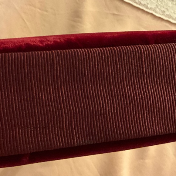 Stunning Red Velvet Evening Bag - Picture 4 of 5